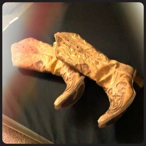 Corral 7.5 women’s vintage Boots!